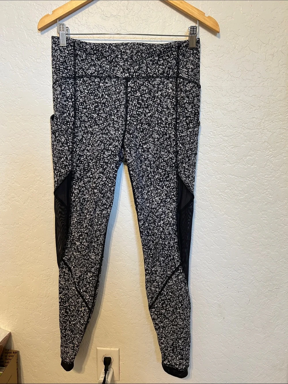 🦋Lululemon Black&White Speckled High-Rise Leggings with Mesh Panels 8 GUC